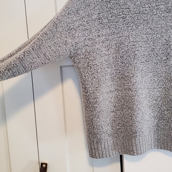 Open Shoulder grey sweater - Picture 2 of 4